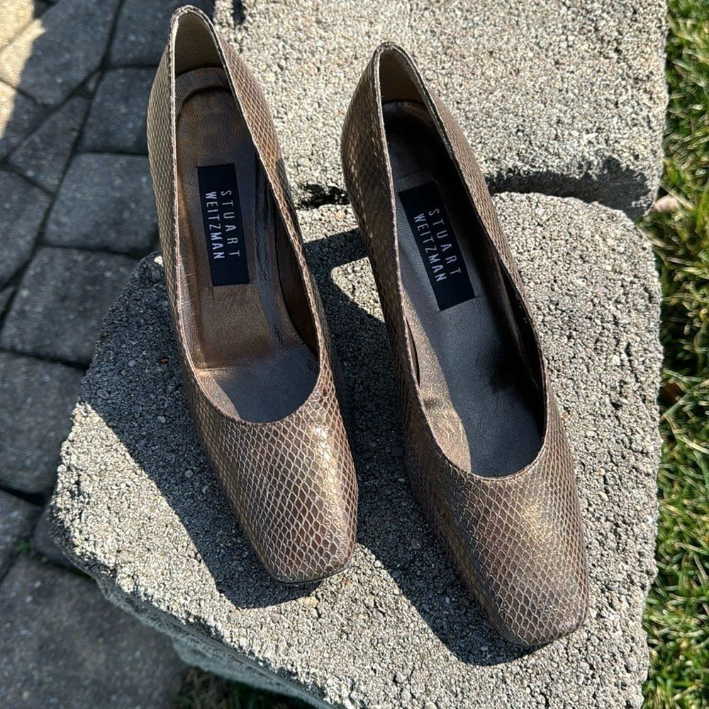 STUART WEITZMAN~BROWN/BRONZE SNAKE SKIN PUMPS~VERY GOOD CONDITION~SIZE 8.5~BR